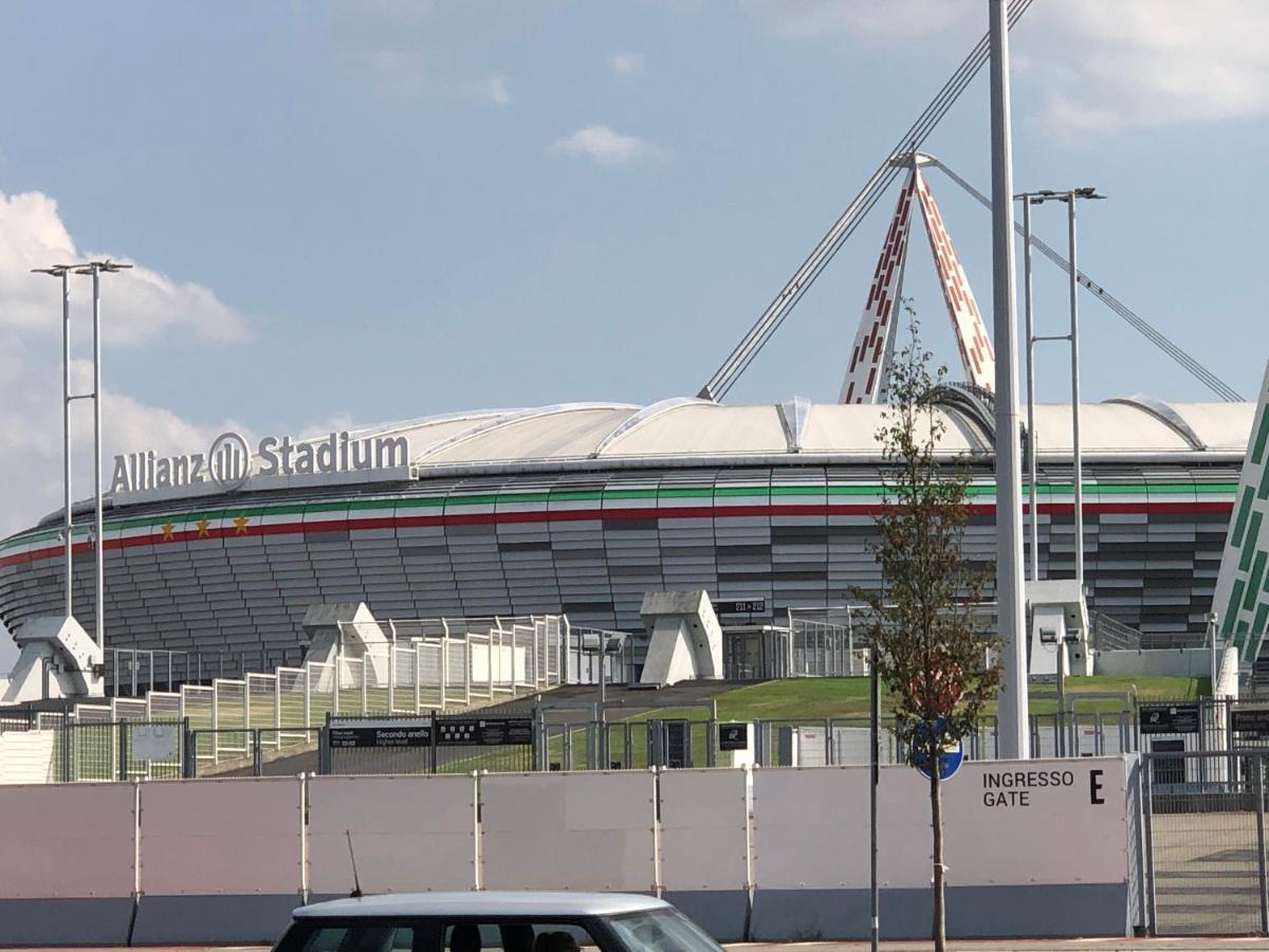 Tra Stadio E Storia - Fronte Allianz Stadium Juventus เวนาเรีย เรอาเล ภายนอก รูปภาพ